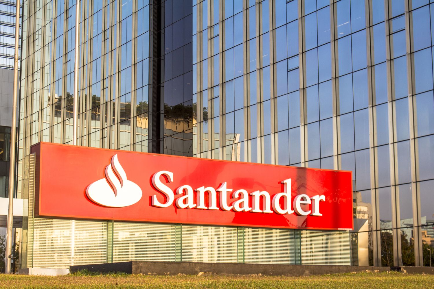 Santander Launches the First Public Ethereum Blockchain Bond